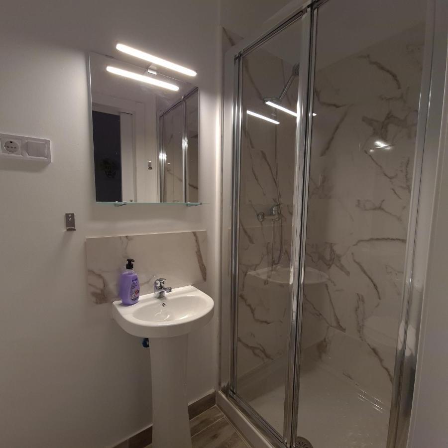 Hostal Vara Мадрид Экстерьер фото