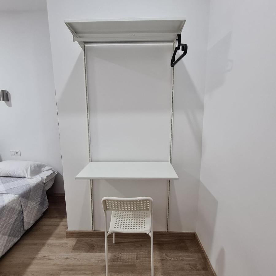 Hostal Vara Мадрид Экстерьер фото